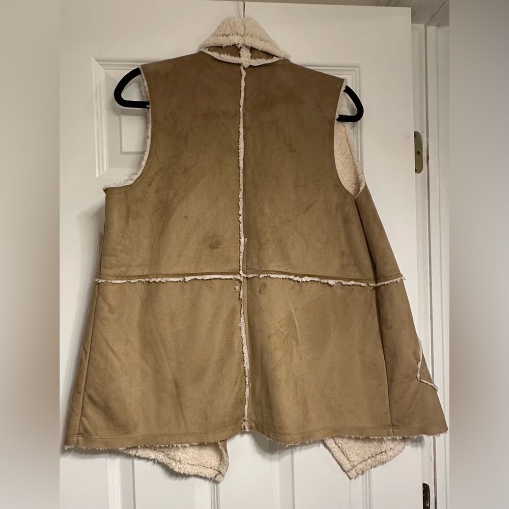 CASLON Vest - Picture 6 of 6